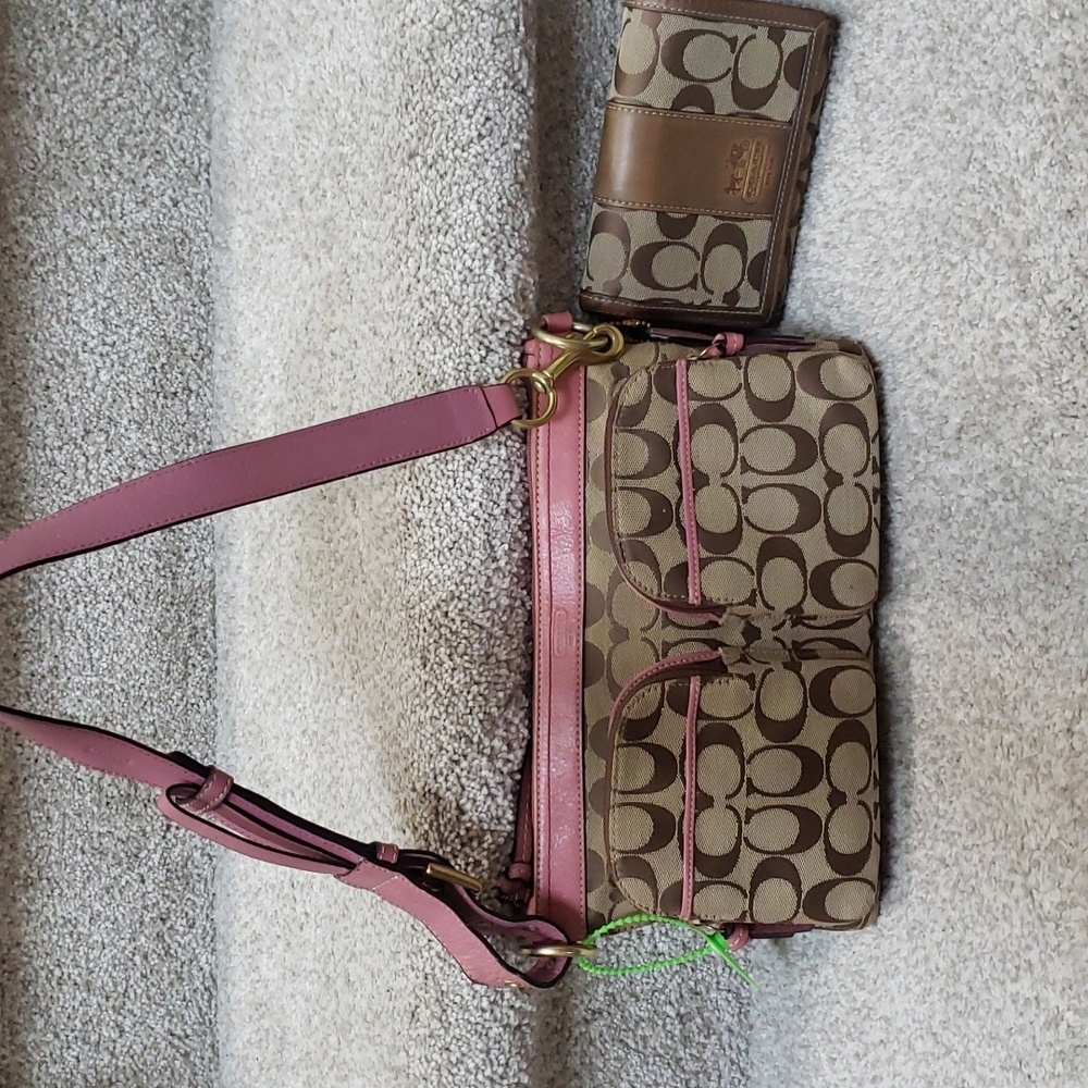 Coach pink lined shoulder bag and wallet set - Picture 1 of 11